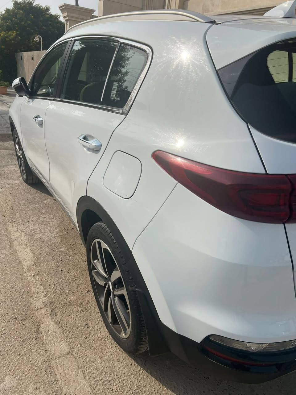 سبورتج 21 
فول عدا البنوراما بصمه / قطعتين تبريد /وتبريد منفصل / وكشنات كهرباء
178$
 *********** واتساب موجود بي
***********
بيها جاملغ مصبوغ ونص الباب وسونار بيها موجود
