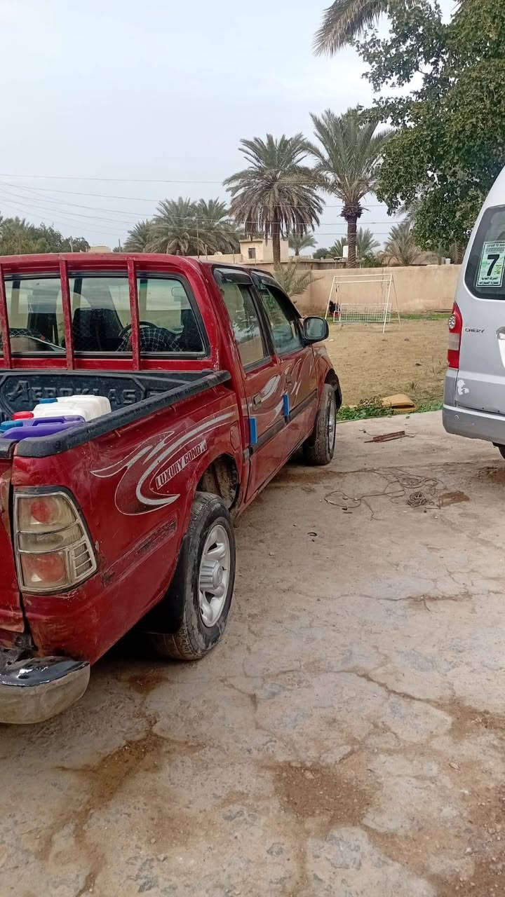 السلام عليكم كنو م ٢٠٠٨ كير مكينة خير من الله اكسل خير من الله لا ضربه ولا صبغ سياره بلاديه تحويل مباشر سنويه لل ٣٠ بيها طخات خفيفه سعر ٤٠ وبي مجال عنوان بغداد رقم الهاتف ***********
