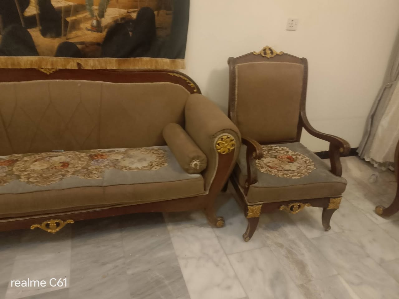 السلام عليكم من الادمن قنفات نظيفه للبيع السعر 350الف مبايل ***********
