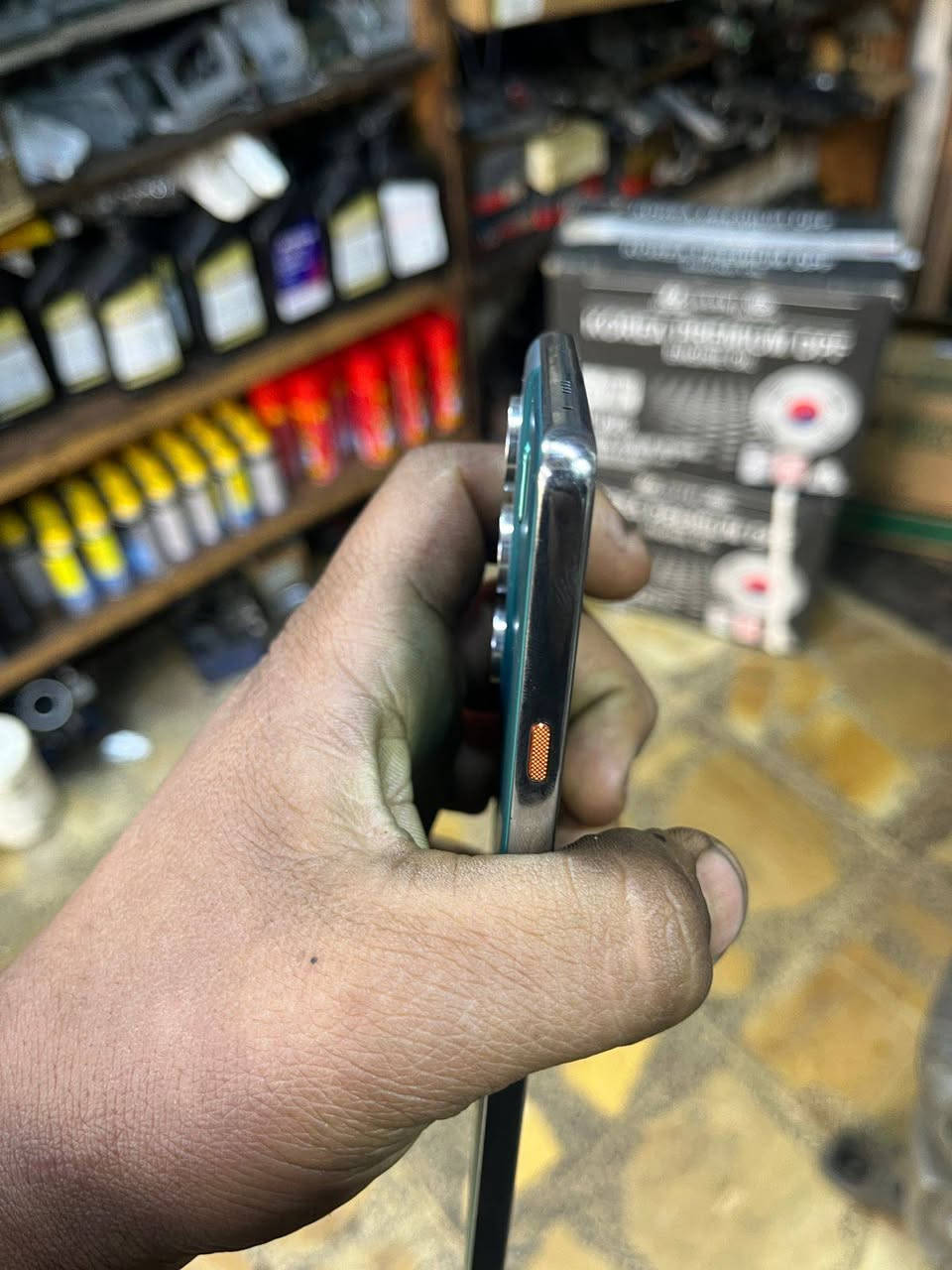 سلام عليكم جهاز تكنو 40 صارله يومين كسر كارتون سعره 225الف وياك كرتونه وشاحنة وكفر مالاته شركه/*********** العنوان طالبيه قرب مطعم حبايبنه مستعجل عله بيعته
