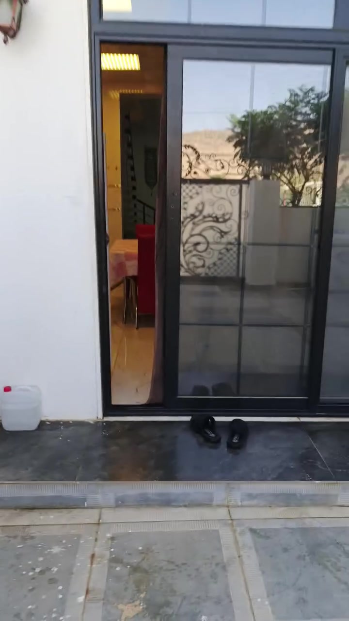 تم، اعلان👇 موثقة تطبيق اجرلي
🔥 بيت طابقين للإيجار اليومي في شقلاوة 🏡✨

*المواصفات:*
🏠 3 غرف نوم + صالة واسعة 
🚽 حمامات شرقي + غربي
🍳 مطبخ كامل + غسالة ملابس 
🌳 حديقة خارجية + باربكيو BBQ
💡 ماء + كهرباء + انترنت 24 ساعة
📍 اربيل - شقلاوة قرب السوق
👨‍👩‍👧‍👦 يستوعب من 5 الى 20 نفر

راحة + خصوصية + موقع حيوي 👌

💬 للحجز والاستفسار واتساب/اتصال:
***********

#شقلاوة #اربيل #بيوت_للايجار #ايجار_يومي #مصايف_العراق #فيلا_عائلية
