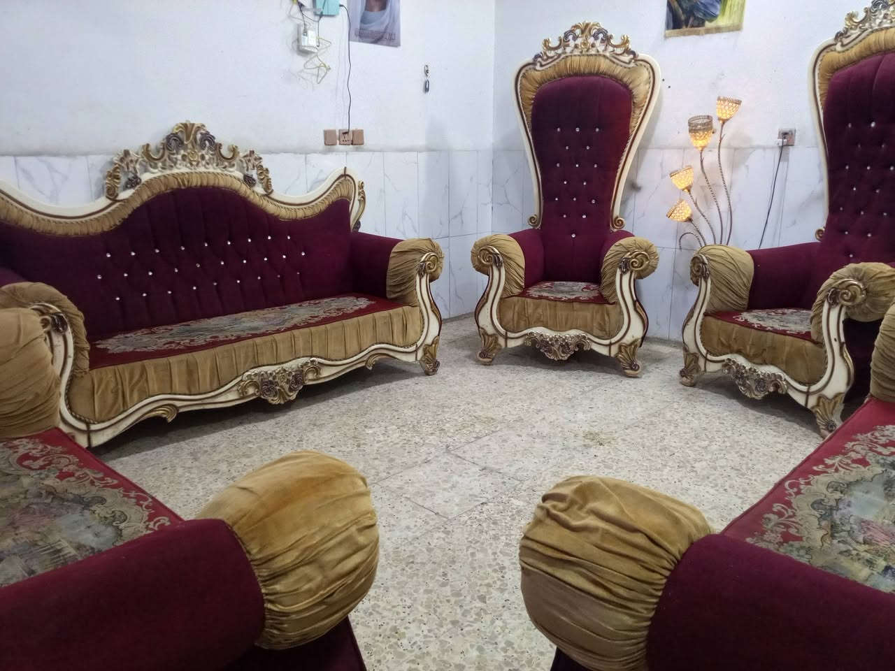 تخم ملكي تكمه نظيف جدا 10مقاعد ب275الف وبي مجال المكان الوشاش *********** يوجد توصيل  بكروة يوجد واتس اب
