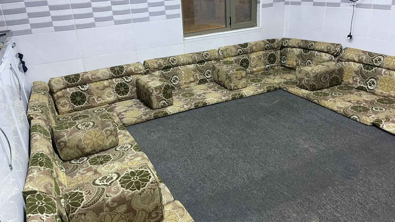 جلسه سعوديه حبيبات مضغوطه 14 متر سعره 160 المكان مجمع الاميرات لاتصال *********** النجف, العراق
