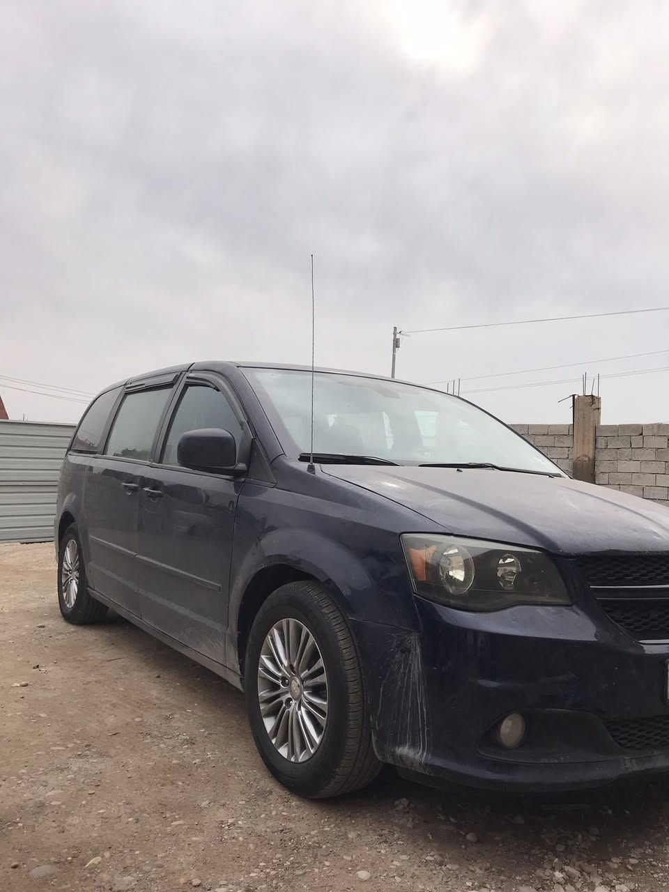 دوج كرفان 2017 gt

فول مواصفات  كشان امامي او خلفي جلد وتدفئه  استرين تدفئه پردات بلاديه  فرس بسقف    داخل اسود  كير او  محرك  بشرط   رقمها سليماني  تحويل ثاني يوم سنويه لحد 2030. 
السياره بيها منضومه غاز  ٨٠ لتر يعني انسى شي اسمه صرف. 
السياره بيها قطع صبغ اني ابيعها صبغ عام   سعرها١٢٠
***********
