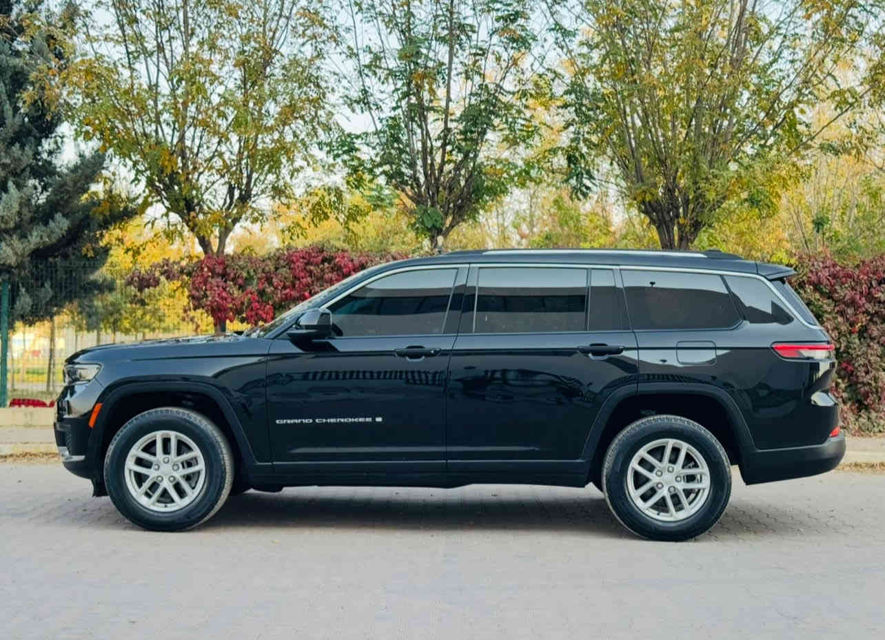 السلام عليكم 
JEEP GRAND CHEROKEE
جيب كراند شيروكي 
7راكب
لون اسود ملكي 🖤
موديل :- 2023
 محرك 6 سلندر  3600 
موصفات 
بصمة 
تشغيل عن بعد
صندوق شفط
 كشن منفصل 
 رادارات 360 درجه 
 اوتو ستوب 
 نقطه عمياء
 ابل كار بلي اوتو 
 عداد دجتال 
كامره خلفيه
سستم صوت سماعات 
 شاشه كبيره 
3 قطع تبريد 
تحديد مسار 
ماشيه 9 الف ميل
صبغ :-فقط جملغ خلفي صبغ بدون دواخل و بدون ارباك
سياره بدون رقم لازم ترقيم شمالي فقط
عنوان 📍عقرة
سعر :- 278 $ ورقة  بدون رقم 
رقم تلفون و واتساب ☎️
***********

