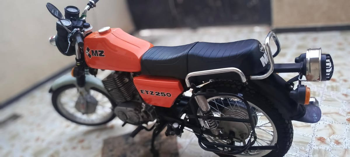 السلام عليكم 
للبيع دراجه MZ موديل 1982 دراجه كامله مكمله سعرها قفل 1550 تفاصيل الدراجه مكينه تركي ستندر مامكصوصه ع فتح شرط مكينه ناعمه كلش شلعه ومعدل خير من الله كهربائيات كلها شغاله يمنه يسرا عالي ناصي هورن دراجه تاخذها مذب عليه ربع ترايها البصرة بيها لحيم بالخشم وبالدوسه شي قليل فقط والدراجة ماكنيت ومكاني واسط قضاء الصويره تفاصيلها كلها عرضتها والشراي بي خير ويدلل تحياتي لكم
***********
