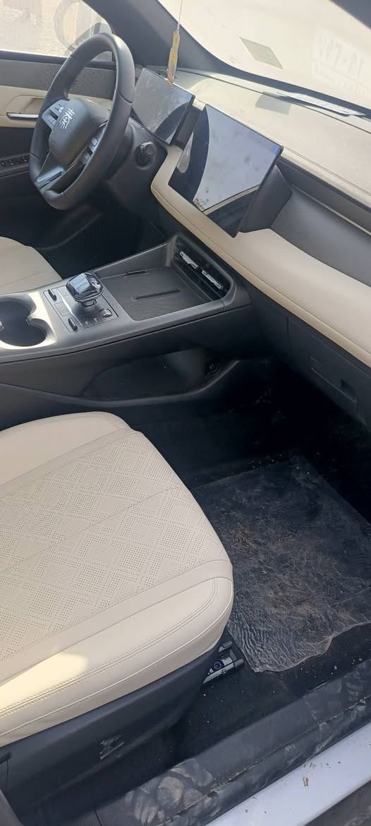 سلام عليكم
بي واي دي موديل 25 

داخل أبيض 

بصمه وكارت 

السعر 18500

الستفسار ***********
