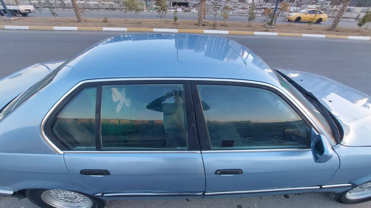 السلام عليكم 
Bmw735i 1991
سيارة فول مواصفات كلها كهرباء 
صدرها نص عمر 
وتايرات حاويه
تبريد بس غاز محتاج
السياره مصبوغه عام 
سياره تحويلها ثاني يوم
رايدها ب٤٨ وبيها مجال 
للاستفسار***********
غير متواجد عل فيس
مكانها بغداد
