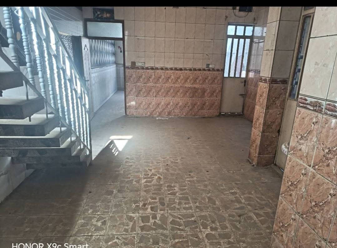 السلام عليكم مشتمل للبيع المساحة ١٠٠ متر الوجه ٥ نزال ٢٠ طابو ملك صرف يحتوي الطابق الأول استقبال مطبخ خدمات منور غرفه نوم الطابق الثاني غرفه نوم الموقع مميز البياع الشهداء خلف الشارع العام الرئيسي اللاستفسار اتصل ***********
