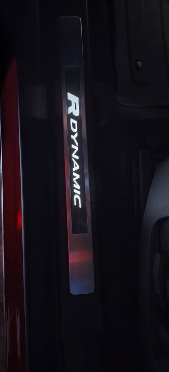 سلام عليكم
لاند روفر ديسكفري سبورت 2023  أمريكي
السيارة فول مواصفات واحد على واحد 
لاند روفر ديسكفري سبورت اس أي آر ديناميك 
المواصفات 
سقف بانوراما 
السيارة أحمر تو كولر
فور ويل 4x4
دخول ذكي
ترحب 
اشاير بالمري 
ثلاث قطع تبريد 
كشنات جلد 
كشنات كهربائي 
خمسة راكب 
داخل أبيض 
إنارة داخلية(متغير الالوان) 
داخل السيارة بالكامل لمس 
شحن واير ليس 
حساسات أمامية و خلفية 
توقف ذاتي 
ناطق صوتي 
مرايات شفط فول تحكم 
مثبت سرعة 
سستم سماعات مردان 
صندوق كهرباء 
محرك 4سلندر تيربو 
وضعيات قيادة الديناميك 
وغيرها الكثير من المواصفات 
مكان السيارة بغداد 
بدون رقم (تترقم جميع المحافظات) 
الحادث تبديل جاملغ أصلي وشبر بالنيد فقط لا غير 
للاستفسار على الرقم التالي 
 ***********
السعر 290$$$
