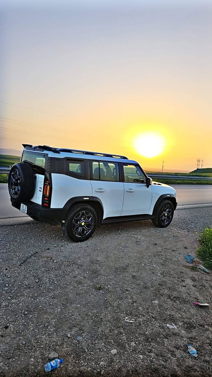 جتور T2 2.0L LUXURY PLUS
الموديل: 2025 
المحرك: 4 أسطوانات L2.0 تيربو 254 حصان حقن مباشر
ناقل الحركة: اوتوماتيكي من 8 سرعات 
العداد:  32000 قابل لزياده 
استهلاك الوقود: 8.83 لتر لكل 100 كم

الضمان الأساسي: 6 سنوات وعداد كيلومترات مفتوح 
رقم الهاتف ***********

المواصفات
* نظام دفع رباعي متطور من BorgWarner 
* إطارات قياس 20 إنچ
* فتحة سقف بانوراما
* مقصورة الركاب من الجلد الفاخر
* مقعد السائق والراكب كهربائية
* مقاعد السائق والراكب مزود بذاكرة لحفظ 3 وضعيات الجلوس
* مقعد السائق مساج
*مقعد السائق مبرد ومدفاء
*مقعد الراكب مبرد ومدفاء
*عروض ضوئية وموسيقية استعراضية متعددة
* كاميرات محيطية 540 درجة
* شاشة التحكم بقياس 15.6 إنچ
* شاشة القيادة بقياس 10.25 إنچ
* نظام أبل كاربلاي وأندرويد أوتو
* نظام أوامر وتحكم صوتي
* نظام صوتي متطور 12 سماعة من Sony 
*رادار تفاعلي
* تحذير مغادرة المسار
* نظام القيادة شبه الذاتية
* نقطة عمياء
* نظام التحذير من التصادم الأمامي و الخلفي
* إنارة محيطية
* إنارة ترحيبية
* المرايا الجانبية قابلة للطي كهربائياً ومدفئة
* شاحن هاتف لاسلكي سريع
* خاصية إغلاق الشبابيك وفتحة السقف عن بعد
* مصابيح أمامية أوتوماتيكية زينون مع مصابيح نهارية LED
* التكيف التلقائي مع الضوء القريب والبعيد
* الشباك الامامي مع شعار جيتور مضاء
* مسند الذراع الوسطي مع ثلاجة
* دخول ذكي (بصمة)
* تشغيل عن بعد
* دوسات جانبية
* نظام تقليل الضجيج النشط
* نظام إيقاف وتشغيل المحرك التلقائي
* صندوق شفط
* نظام الفرامل اليدوية الاوتوماتيكي Autohold
*  وضعيات قيادة متعددة للطرق الوعرة
*6 وسائد  هوائية
