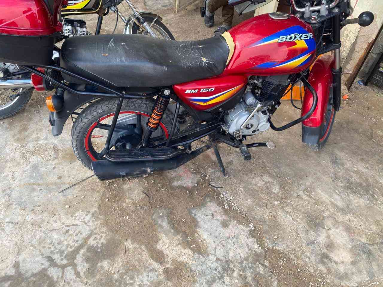 السلام عليكم  دراجه اللبيع بوكسر 2020 لا تبخير ولا تنقيص  مكان ديالى بلدروز امام عسكر رقم ***********
