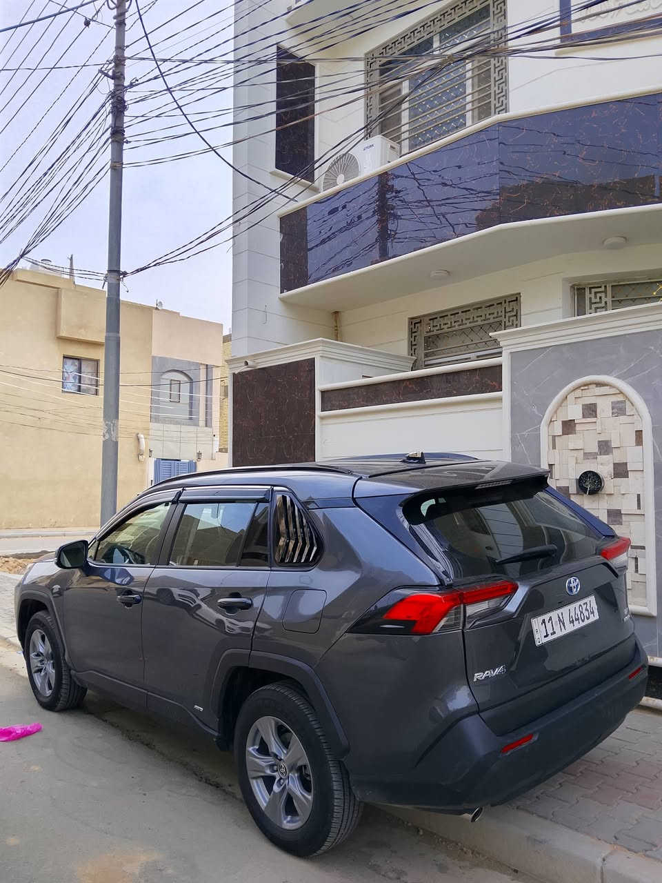 سلام عليكم RAV4 للبيع موديل 2024 رقم بغداد بأسمي مواصفات عادية( LE ) وارد امريكي هايبرد وبانزين ماشية( 13 )الف فقط گير مكينة تبريد حدادية تايرات شرط جديد بحالة الوكالة  سيارة واكعة عليهة شجرة عالقمارة صبغ القمارة والتكم صور الحادث موجودة 
للأستفسار السعر 180
‪0773 531 6170‬‏
