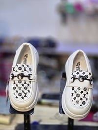 حذاء أطفال • كوالتي عالي • الزبيديه شارع ٢٠