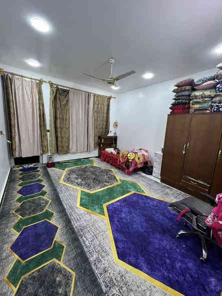 #بيت للبيع طابقين بغداد حي الكوفة الفرع خلف محطه الهدى مي ارو بناء جديد ماء كهرباء مجاري تبليط المنطقه مشموله بقرار الطابو ثلاث غرف + استقبال حمام عدد. ٢ صاله فوق جوه بيتونه سطح كامل شتايكر  السعر (١٢٥)مليون وبي مجال بسيط الاتصال ***********
