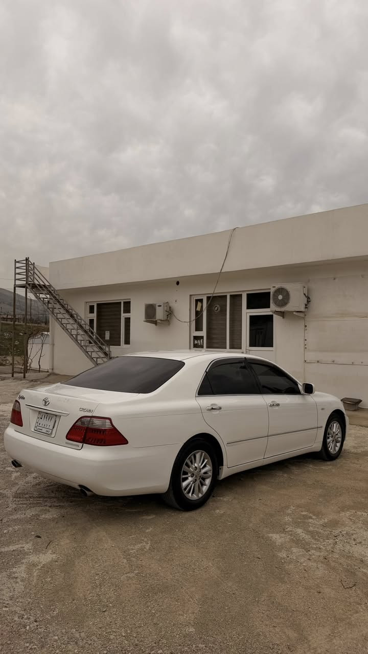 لەسەر ئیزنی ئەدمینی گوڵ 🌹
(شاهینە ٢٠٠٧ ساج مەلەکی)

١٨٠ی  مەکینە بچوکی گیڕ گەورە ئال توونی بازار
گیر مەکینە تەقەو ڕەقە بەشرت 
٢٥٠ی تەبعی مەسرەف تیا نییە ماڵی دووستە 
٢ پارچەی بۆیاخی یابانە 
بی دەعمو قرچو لیدراوی بە شەرت 
شوین سلیمانی 
***********
٧١ گەڵاو مەجالی کی زور کەم 
🤍
