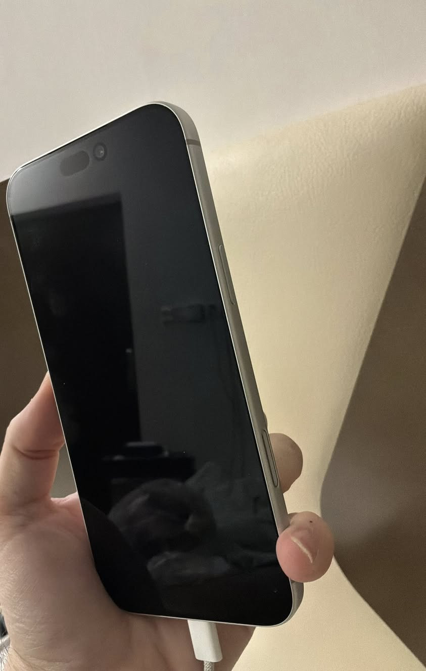 ايفون 17 برو ماكس ايسيم شريحه الكترونيه لون رصاصي سلفر بطارية ١٠٠٪؜ استعمال نضيف جدآ احلى من الصور مع كامل ملحقاته وكيبله الاصلي بعده بضمان ابل سعره 1875 مكاني محافظه النجف الاشرف


**إذا كنت صاحب هذا الإعلان وتريد حذفه لأي سبب، رجاءا أرسل رسالة إلى الدعم الفني**