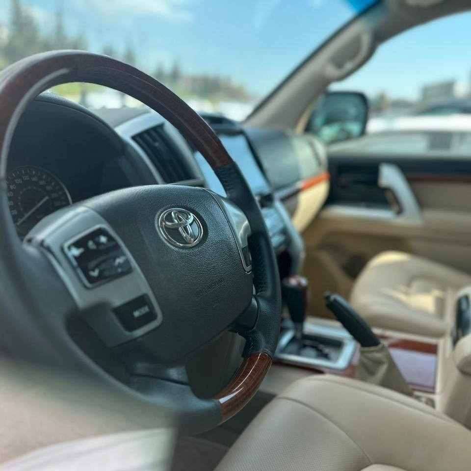 تۆیۆتا لاند کروزەر 2012 مواسەفات برێمی
 ١٧٠ هەزار ڕۆشتووە حەقیقی
٨ بستۆن سەیارەکە لۆک لۆکە ماشاللە 
هیچی نییە 
دەعامی بۆ دەعامی بە شەرت 
سەنەی تازەیە
هیچ مەسرەفێکی تێدانیە 

سـعـر : لە کۆمێنت داوابکە ڕاستەوخۆ بۆت دێت 📥 

گێڕ و مەکینە بە شەرت نەکراوەتەوە 
هیچ کێشەیەکی تێدا نییە 

ژمارەی خاوەنەکەی 
***********
