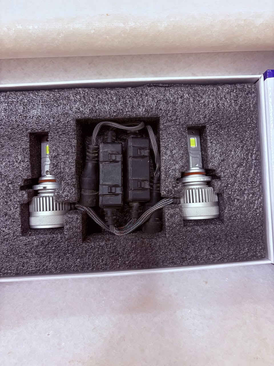 السلام عليكم
1-لايت زنون ابيض نهار 150واط حقيقي شركة Platins فيشتة 9005استخدام ٣اشهر 
2-محولات 500واط فيشتهن H11 وياهن لايتاتهن ابيض يرهمن عالي وناصي او بس ناصي 
3-لايتات لون اصفر فيشتهن9005
4-فيشة H11
للاستفسار خاص او على ***********
