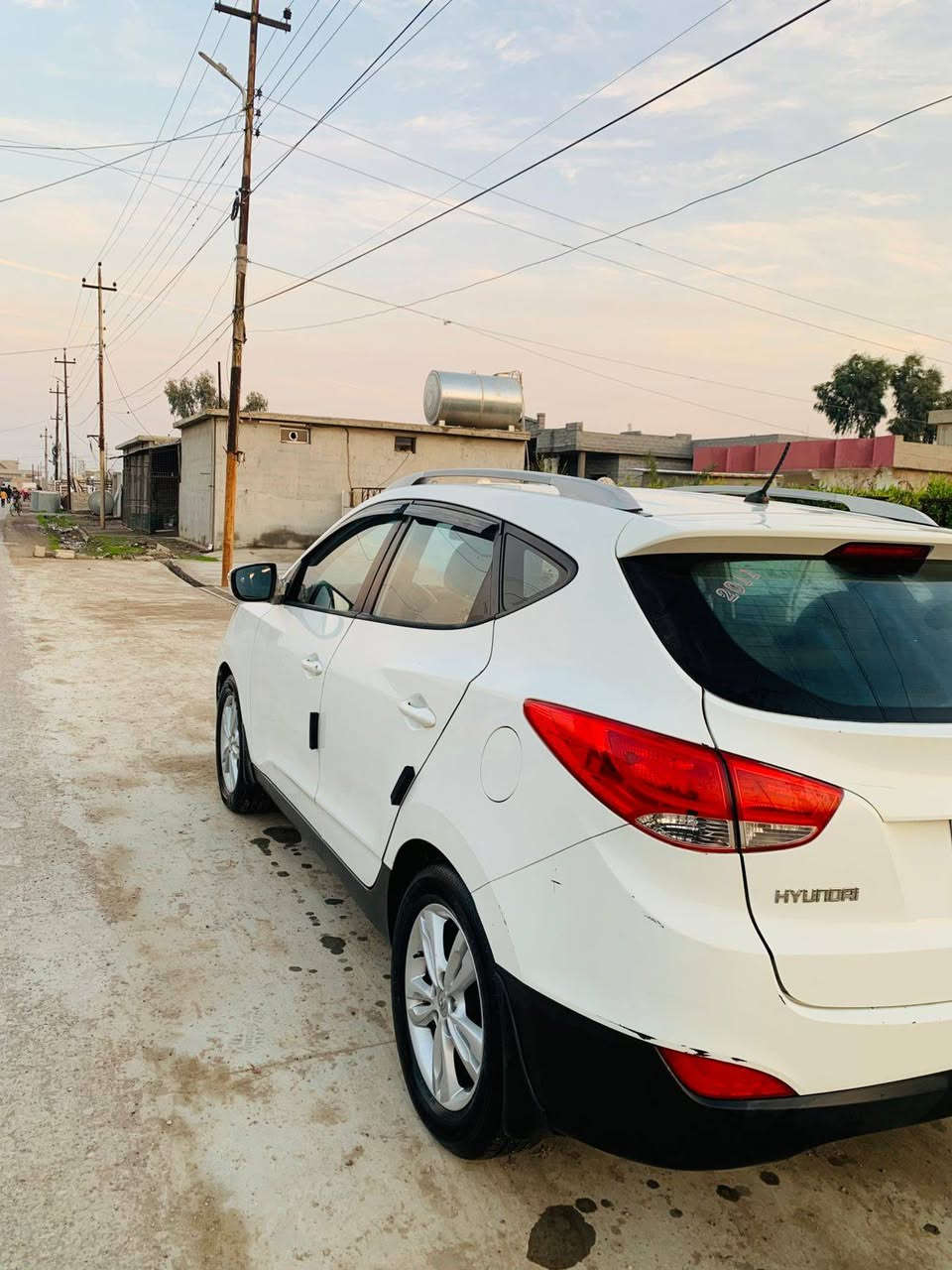 السلام عليكم
توسان للبيع 2011 رقم دهوك قديم سنوية ساقطة صارلها سنة 
الشرعي ساكن بدهوك يم المرور يحولك ايمت ما تريد
بيها صبغ بالونيد مثل ما موضح بالصورة . المحرك مفتوح شرط لا نفخ ولا صرف 
السعر 125 وبيها مجال 
للاستفسار ***********
المكان : ناحية الكوير موصل, نينوى
