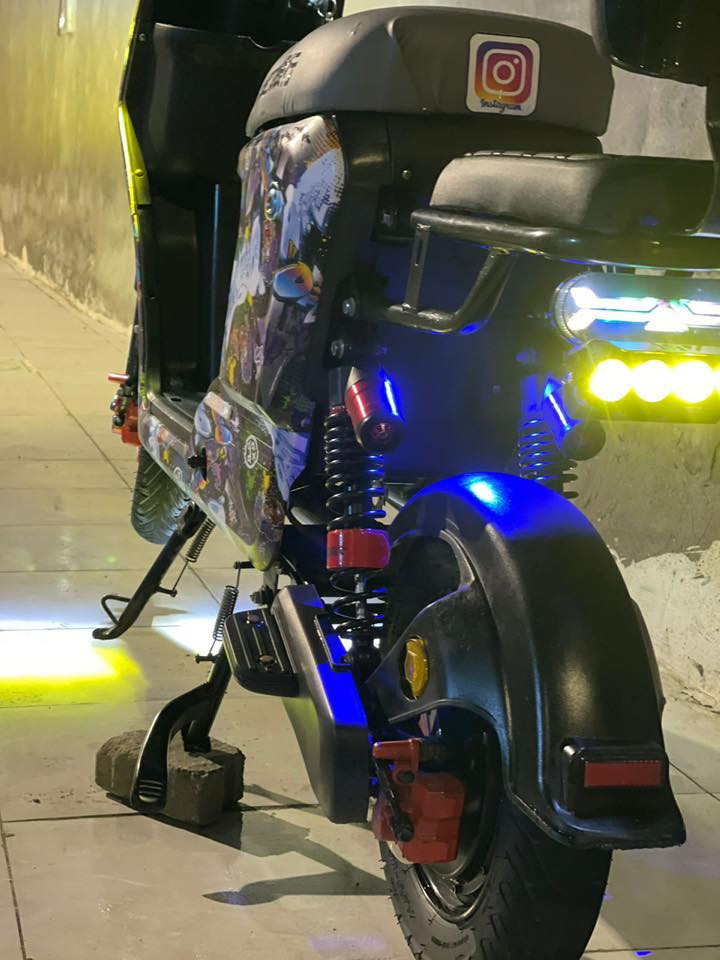 دراجة شحن R9 للبيع نضيفة جداً موشمه
كهربائيات كلهه شغالة وكاملة مكملة من كلشي 
بطاريات عدد 5 
للبيع السعر 450 وبيهه مجال للطيبين 
الرقم : ***********
العنوان : البصرة الأمن الداخلي
