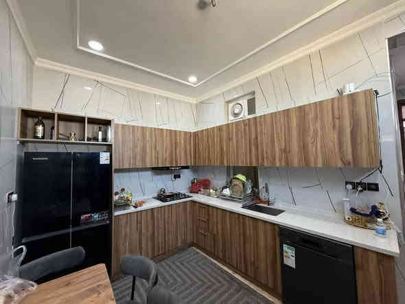 � شقة للبيع – الكرادة / قرب إعدادية الشرقية للبنات
📐 المساحة: 105 متر
🛏️ التقسيم: غرفتين نوم + صالة
🌅 بالكونات: أمامي وخلفي
📅 سنة البناء: 2025
🏢 الطابق: الرابع

✨ شقة حديثة البناء، موقع مميز وقريب من جميع الخدمات ✨

📞 للاستفسار والاتصال:
***********
***********

🏢 شركة عصر حمورابي للاستثمار والتطوير العقاري
📍 الكرادة – شارع العطار – بناية عصر حمورابي

🔹 نستقبل جميع العروض العقارية
 (بيع – شراء – إيجار – إدارة أملاك) �
