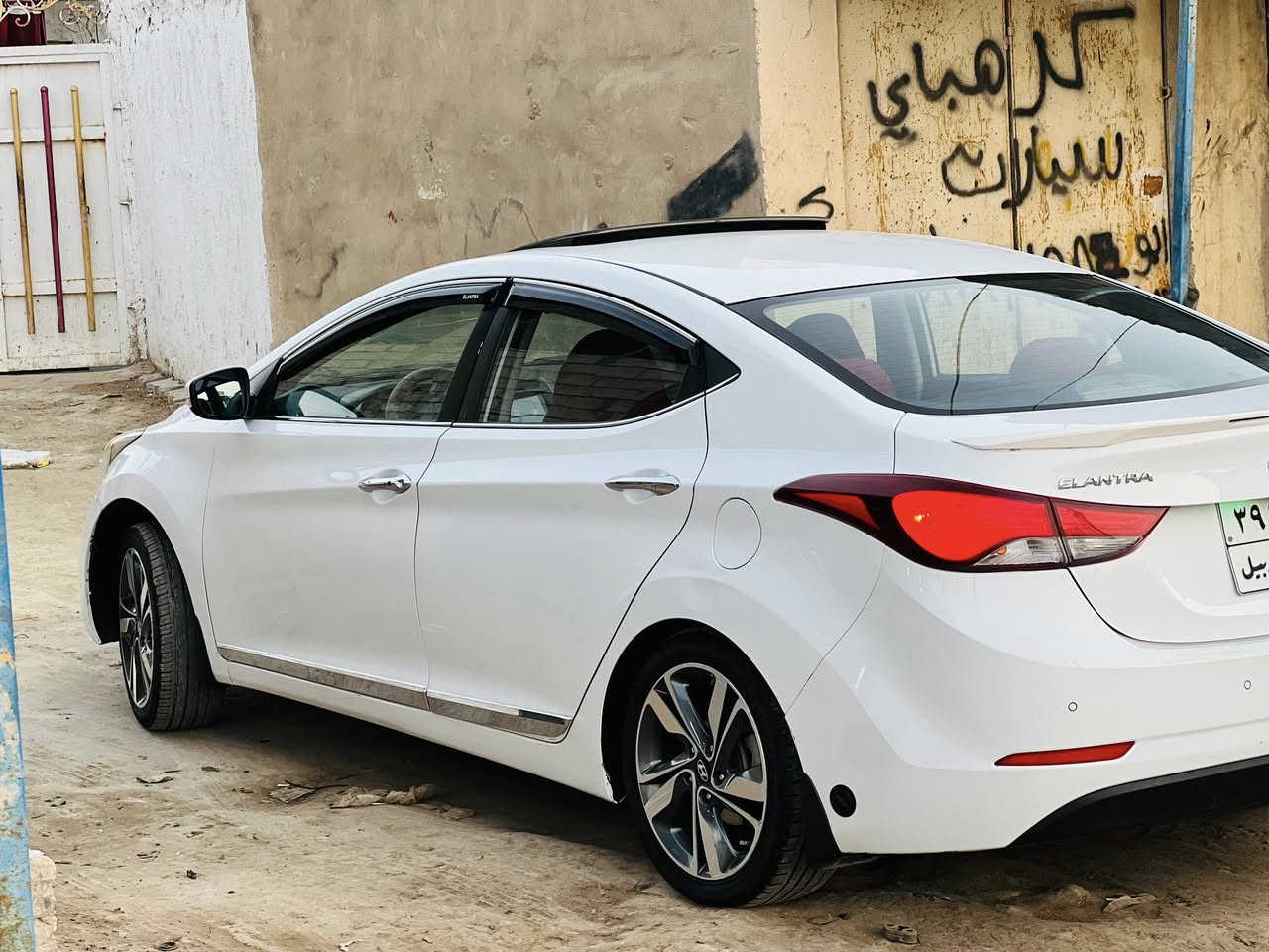 السلام عليكم للبيع النتره 2014  
بيه صبغ بل جاملغ المامي ليمن وبيه بارد موضح بصور فقط 
فول مواصفات 1/1 بصمه جلد مكينه1800 فتحه بيه بعد اهواي مواصفات السياره فول منضومه غاز حداديه تبريد تخم تاير سياره جاهزه من كلشي  رقم اربيل سنويه صاقطه ب120 وبيه مجال مكاني الدوانيه قضاء المهناويه ***********
