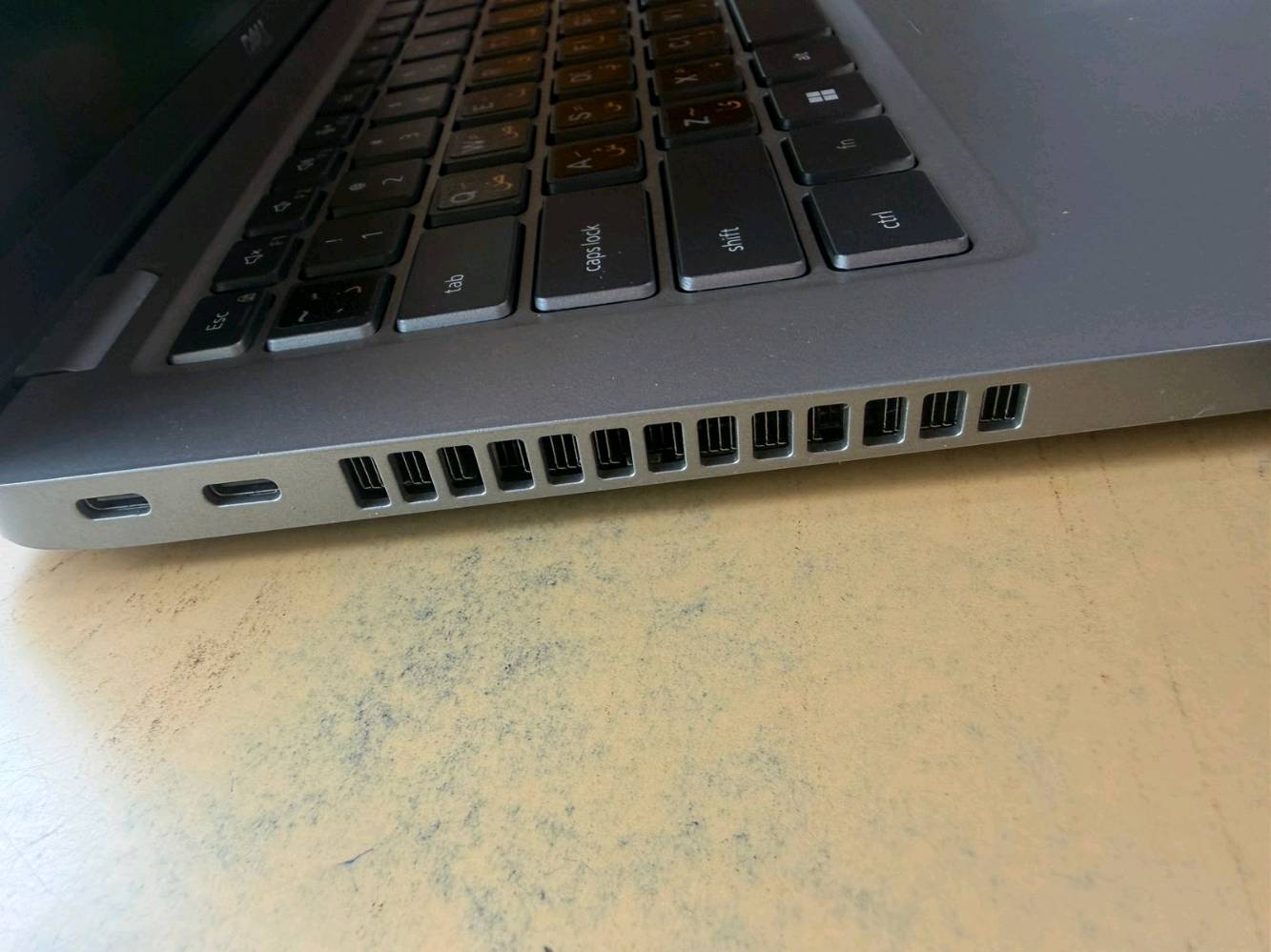 للبيع لابتوب DELL Latitude 5420 

الهارد ٢٥٦ GB
الرام ٨ gb
الشاشة ١٤
كوراي ٥ جيل ١١ 
كارت شاشة ١٢٨ mb
الشحن من ٣ ل ٤ ساعات 
لابتوب جديد وممتاز للعمل المكتبي والبرامج

السعر ٤٠٠ الف دينار وبي مجال 
العنوان بغداد جميلة 
***********