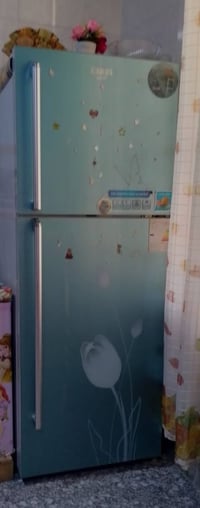 ثلاجه للبيع  حجم الكبير مشتريهه 750 من الجمعية مستعمله شي قليل (425 ال...