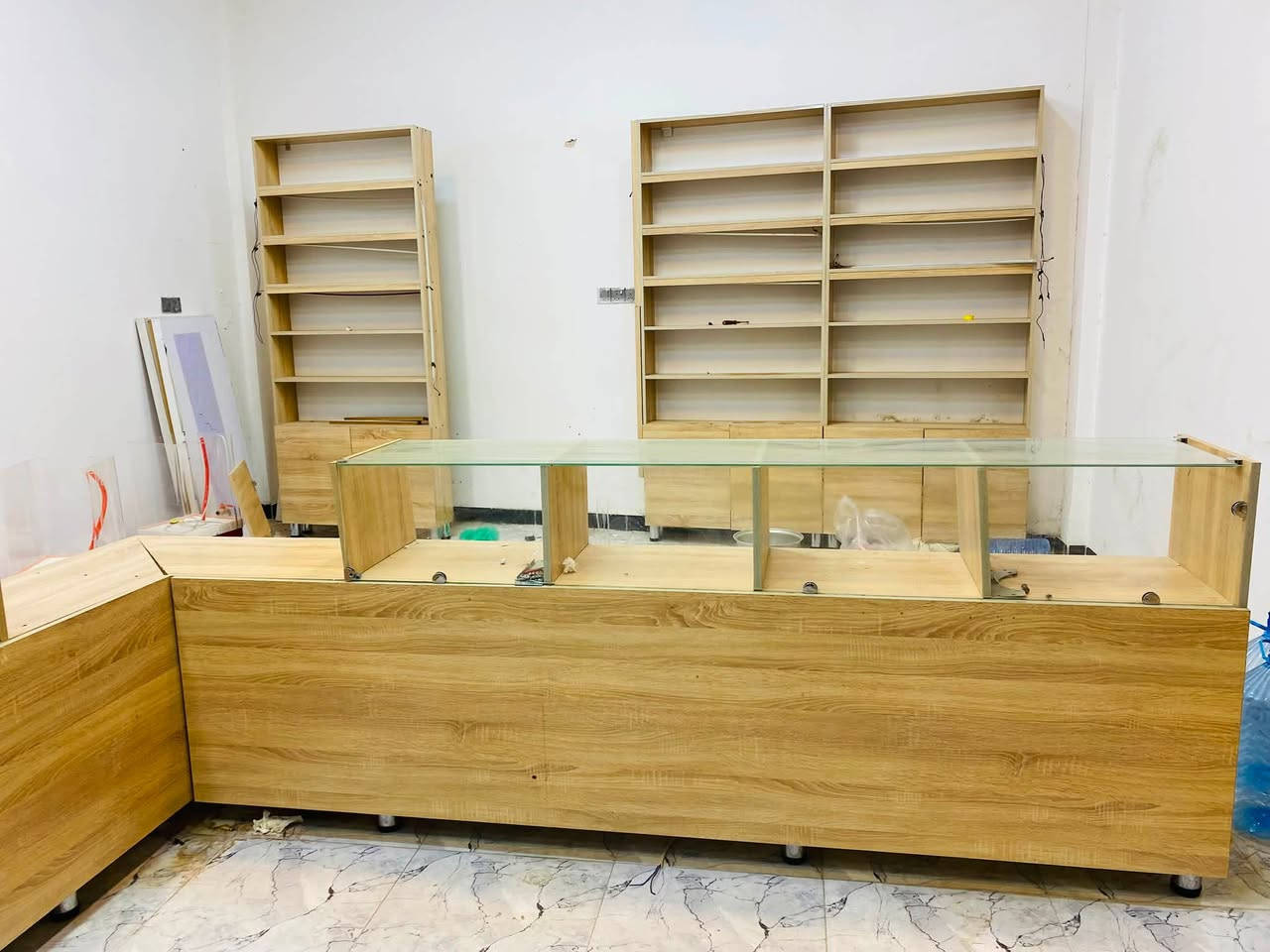 رفوف وكاشير كامل جديد بسعر مناسب للتواصل عالخاص أو وتساب ***********
