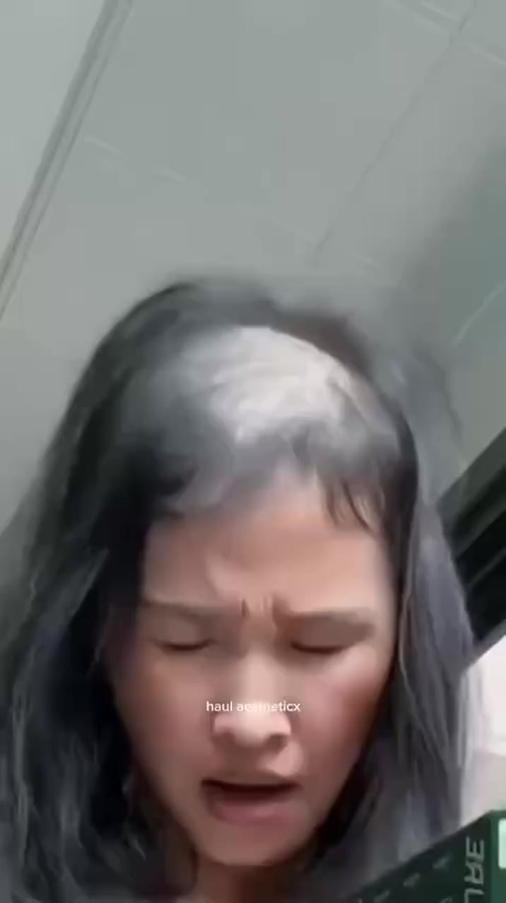 💚 صابونة سافين قرين للشعر
حلّ مثالي للِّي تعاني من تساقط، قشرة، أو شعر باهت!
صابونة طبيعية بخلاصة الأعشاب وزيت الخروع وزيوت مغذّية تقوّي الجذور وتنشّط فروة الرأس.

✔️ توقّف التساقط تدريجيًا
✔️ تعالج القشرة والحكّة
✔️ تنظّف الفروة من الزيوت المتراكمة بدون جفاف
✔️ تمنح الشعر كثافة ولمعان طبيعي
✔️ مناسبة للرجال والنساء
#هي_وبس 
#اكسبلور_فولو


**إذا كنت صاحب هذا الإعلان وتريد حذفه لأي سبب، رجاءا أرسل رسالة إلى الدعم الفني**