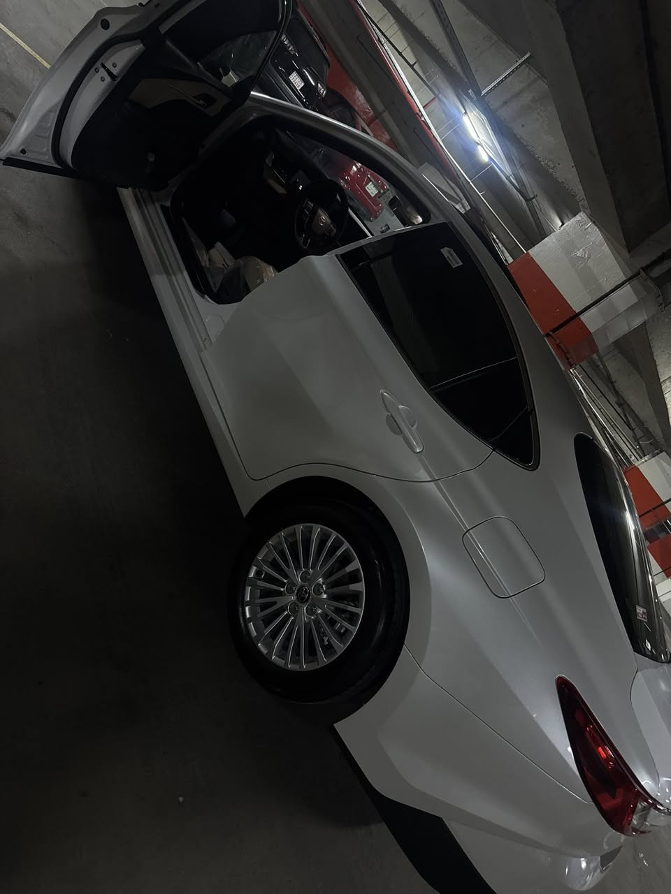 كامري 2025  ياباني لبيع او مراوس  موصفات  افلون🎌 فول السياره فتحه حساسات برده خلفيه تصعد تنزل بل دكمه زيرو السياره رقم بغداد رقم مميز سياره كلين شخطه مابيها ماشيه 9000 غراض شركه بعدهم مملعوب بيهم محرك 2500 هايبرد صاروخ داخل لونين  سياره ب اسمي سياره فقط اسويلك وكاله عامه بيها
***********
