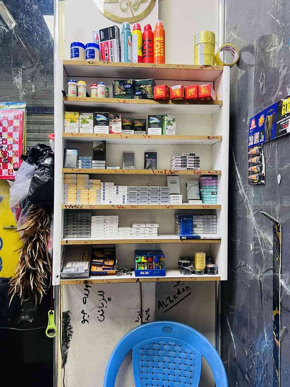 السلام عليكم
اسواق للبيع
منطقة باب جديد شارع الگلاوات قرب صيدلية الغانم محتويات المحل
1_عارضات عدد 3
2- برادات عدد 2
3-كامرات عدد 4 بالاضافة الى شاشة 
بالاضافة الى محتويات المحل كاملة

 سبب البيع احنا شركاء 2 لكن موظفين وماجاي نكدر نرتب  بين الوظيفة والمحل
 للامانة المحل ماشي ورزقو بي  والموقع ممتاز 
والسعر ع الارقام الاتية 
*********** بي واتساب
*********** بي واتساب
