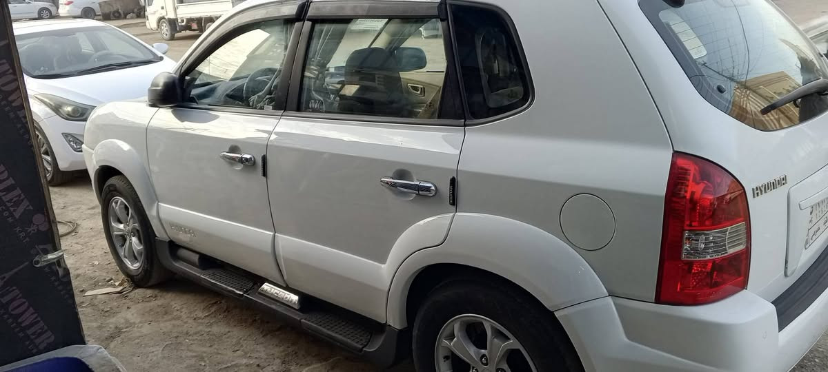 سلام عليكم 
سيارة توسان 2009  خليجي 
داخل بيجي  + شاشة + حساس خلفي + كامرة خلفي 
سيارة كفالة بيهة شخوط بل باب  سنوية جديدة هزة جديدة 
سيارة بسمي مكانهة النجف محرك 2000 دوش رقم الهاتف *********** سعر 130
