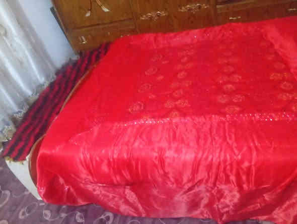 السلام عليكم غرفه للبيع جديده المكان واسط الحي السعر 550وببه مجال موبايل ***********
