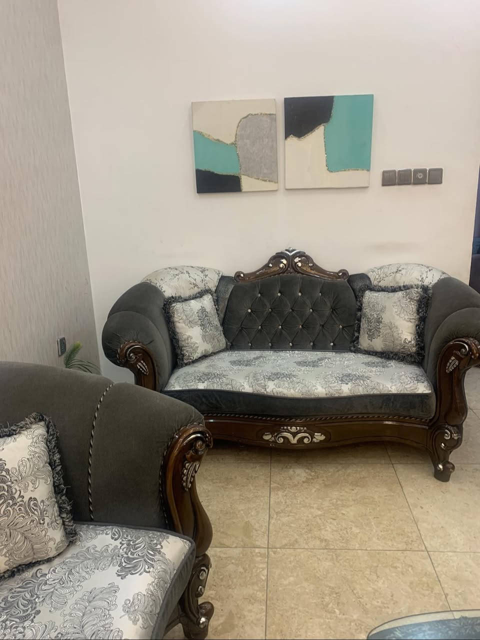 تخم قنفات متكون من عشر مقاعد 
مديله كلاسك متين جدا وثكيل 
مابي اي ضرر
سعر البيع مليون وربع


**إذا كنت صاحب هذا الإعلان وتريد حذفه لأي سبب، رجاءا أرسل رسالة إلى الدعم الفني**