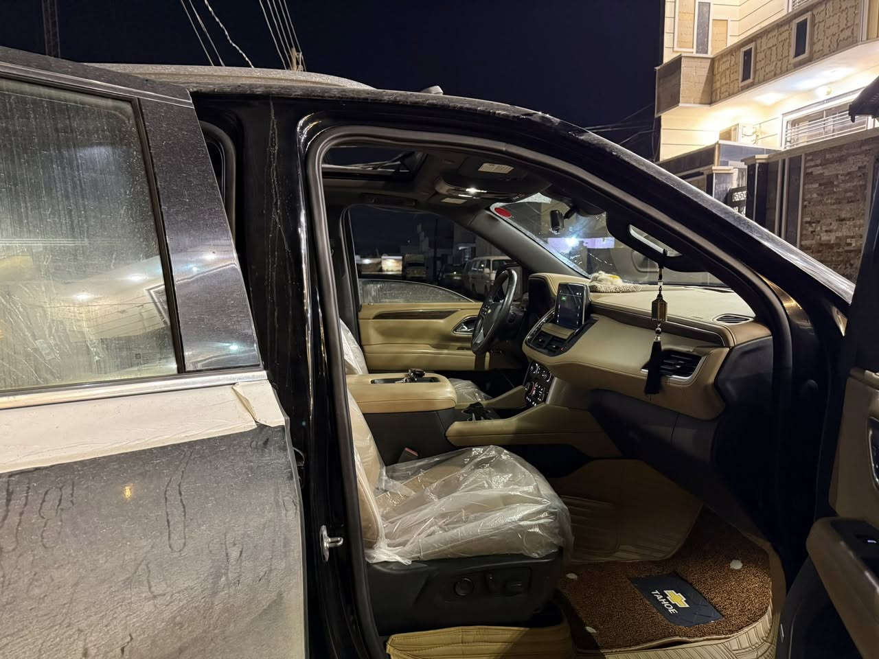 تاهو 2021 خليجي
الفئة: برايمر 
المواصفات 1/1
بانوراما 
ثلاجة 
ماشية 100
5 كامرات 
فورويل 
وضعيات قيادة 
شاحن لاسلكي 
دوس شفط
3 شاشات 
صندوق كهربائي 
كشن ذاكرة 
نظام اطفاء ذاتي 
سايد بريك كهربائي 
سماعات نظام Bose
ستيرن كهربائي + تدفئة 
رادار امامي + جانبي 
كشنات تبريد تدفئة امامي +خلفي  
حساس امامي +خلفي
رقم سليمانية بأسمي سنوية جديدة
بيهة اثر شخوط بنيد جامرلوغات امامية + شوية شخوط بل امام ال بني راما غيار جامرلوغات والبنيد اصليات فول 
السعر ( 420 ) قفل 
***********
