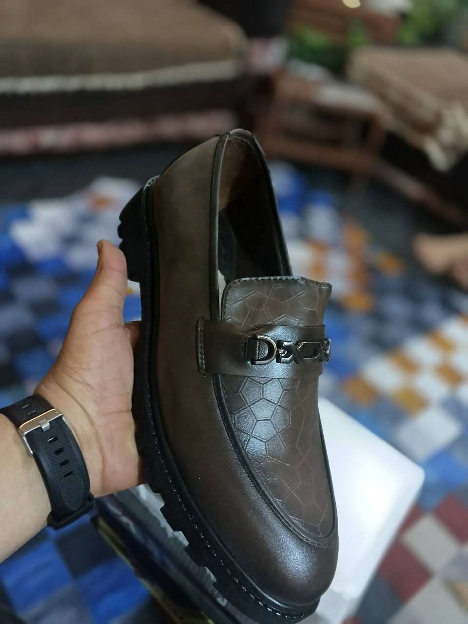 شلعه احذيه رجالي
130  قطعه 
عنوان بغداد 
واتساب 📞 
***********
