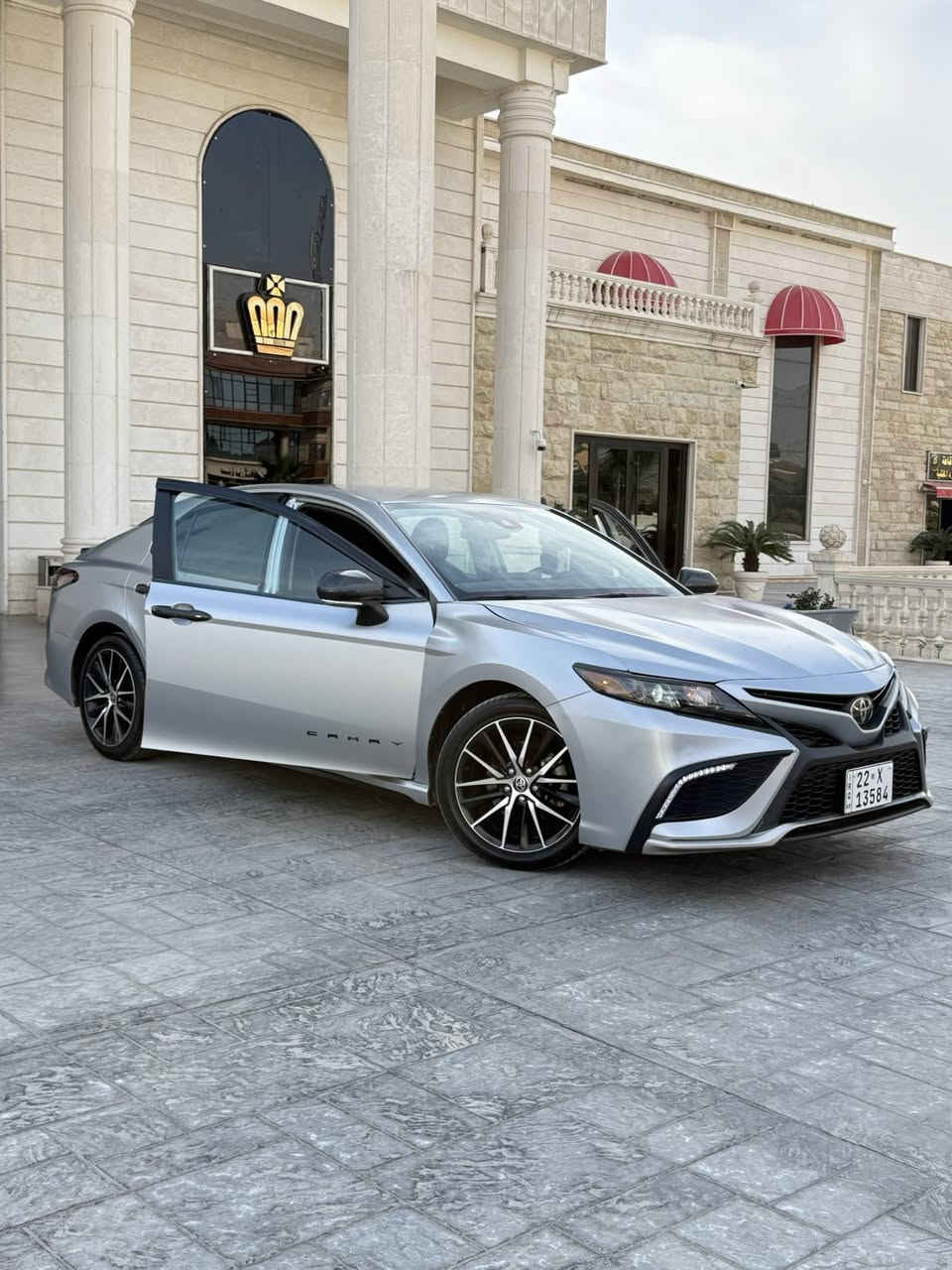 سلام عليكم من رخصة الادمن 
تويوتا كامري موديل 23 se 
مواصفات السياره :
كشن جلد
كشن كهرباء 
رادار امامي 
رادار خلفي 
رادار خط المسار 
٣ وضعيات قياده eco normal sport
٣ كير : عادي اوتماتيك شفتات ستيرن 
كير ٨ نمر 
اشاير بالمري
ترحيب عن فتح السياره امامي وخلفي وابواب 
تنبيه عند عدم غلق السياره 
اشاير اوتو عند رجوع للخلف او فتح الابواب تفتح رباعي تلقائيا
تحكمات ستيرن بالكامل 
سياره مابيها برغي نقص ودينار مابي مصرف سنويه وهزه كلها جديد وبيها بطاقه بانزين تخم تايرات عليها صفر بعدها سياره مصروف عليها كلش اهواي الشاشه حجم جبير عليها ب ٤٠٠$ سعرها وتكدر تتاكد من سعرها والسياره مغلفه بالكامل ستيكر مات تحب تاخذها هيج تحب افتحها الك حسب الرغبه ضرر سياره جاملغ تجاري وحافه بونيد فقط ضررها كلش خفيف وايرباك فقط تكمه 
سعر السياره ٢١٩$ بيها مجال قليل صور ضرر موجود بالمنشور السياره باسمي وشرط تحويل وغرامه 
***********
 مكان سياره كركوك
