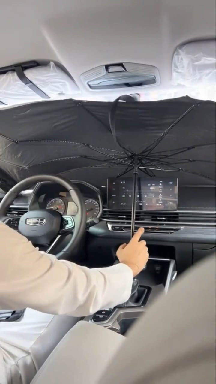 ظلة زجاج أمامي للسيارة قابلة للطي – تصميم مظلة (Car Umbrella Sun Shade)

الاستخدامات

حماية داخل السيارة من أشعة الشمس المباشرة.

تقليل حرارة المقود والطبلون والمقاعد.

حماية التابلوه من التشققات وتغير اللون.

تقليل تأثير الأشعة فوق البنفسجية (UV).

مثالية للاستخدام اليومي في الصيف.

المميزات

تصميم مبتكر يفتح مثل المظلة خلال ثواني.

مادة عاكسة مزدوجة الطبقة لعكس الحرارة وأشعة الشمس.

هيكل داخلي معدني قوي (أضلاع مظلة متينة).

زر قفل وفتح سريع.

مقبض بطول 40 سم لسهولة التحكم.

سهلة الطي والتخزين داخل الباب أو الدرج.

مناسبة لمعظم السيارات.

أبعاد المنتج:

الطول 130 سم

العرض 80 سم

ارتفاع المقبض 40 سم

قياس الكارتون:

35 × 6 × 7 سم

محتويات الصندوق

1 × مظلة زجاج أمامي للسيارة

1 × حزام تثبيت (فيلكرو)

علبة كرتونية

الملاحظات

يُفضل إغلاق المظلة بلطف للحفاظ على عمر الأضلاع المعدنية.

تأكد من القياس قبل الشراء لضمان التوافق مع سيارتك.

اللون الداخلي فضي عاكس والجهة الخارجية سوداء. بغداد, العراق


**إذا كنت صاحب هذا الإعلان وتريد حذفه لأي سبب، رجاءا أرسل رسالة إلى الدعم الفني**