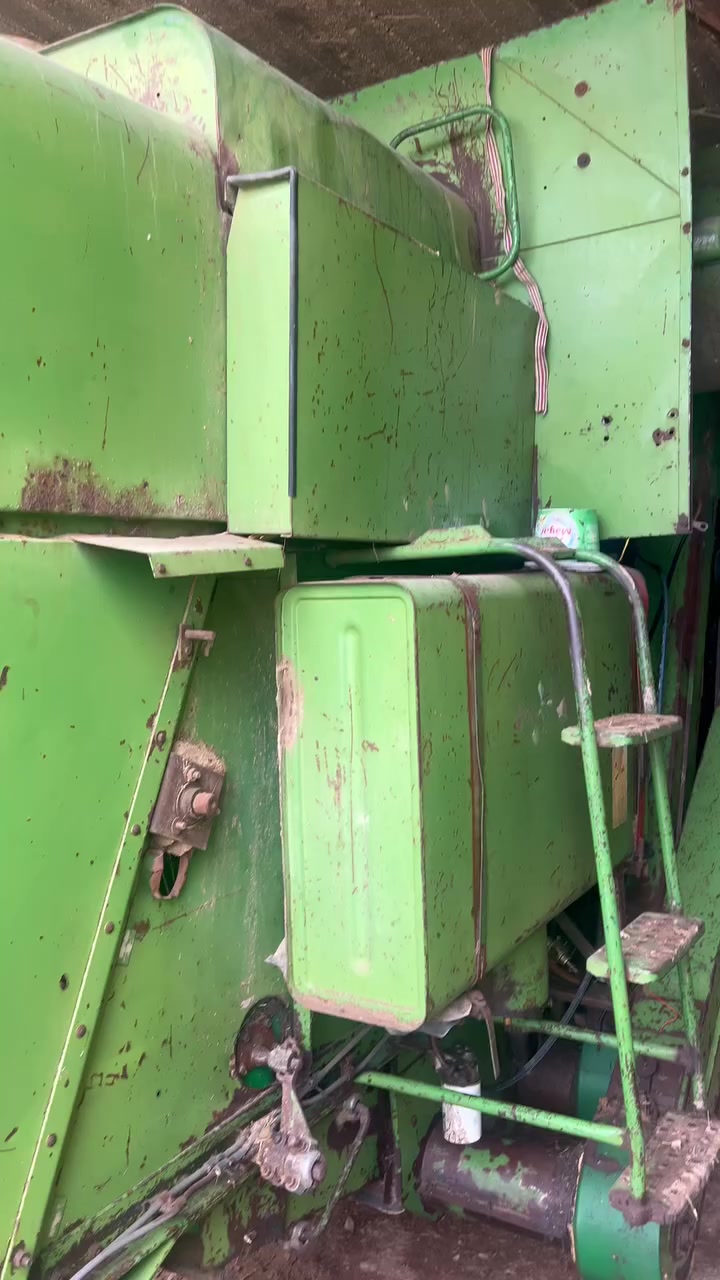 جوندير للبيع 81.           محرك وشاصي واكسنات وكير ومعمل كله جاهز  السعر 10 مليون***********/***********
