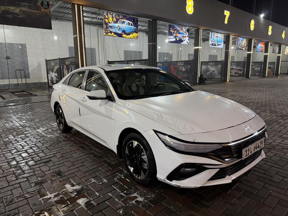 السلام عليكم للبيع هونداي النترا 2024 
سيارة استلام من الشركة على ايدنا بعدها ب ضمان الشركة 
سيارة جديدة اول مطلعتها من الشركه سويت الها دوشمه للداخل كله كاعيه جلد كشنات مغلفات جديدات داخل شركه
مكفوله كفاله عامه عده هاي الدعاميه الاماميه بيها فطر هيه و واكفه نطخت واضحه ممسويها و البنيد بالحافه شويه بدون اي دواخل 
وبيها ايضا الايت الايمن نضرب ب طابوكه بدلته ب اصلي 
ماشية 24 الف 
فول مواصفات 
بصمه تشغل عن بعد بصمه ابواب
فتحه سقف
صندوك ذكي
كامره 
شاشه كاربي دشبول دجتل 
حساسات اماميه خلفية 
كامره خلفية
تبريد قطعتين 
مري شفط اشاير بالمري 
تحكمات ستيرن 
تخم تاير و ويل الأصلي ضامه بالبيت يعني سياره وياها تخم ويل كلب و تاير اضافي 
رقم بغداد ب اسمي تحويل ثاني يوم
السعر 180 وبيها مجال 
مكانها بغداد شارع فلسطين 
للاستفسار ***********
