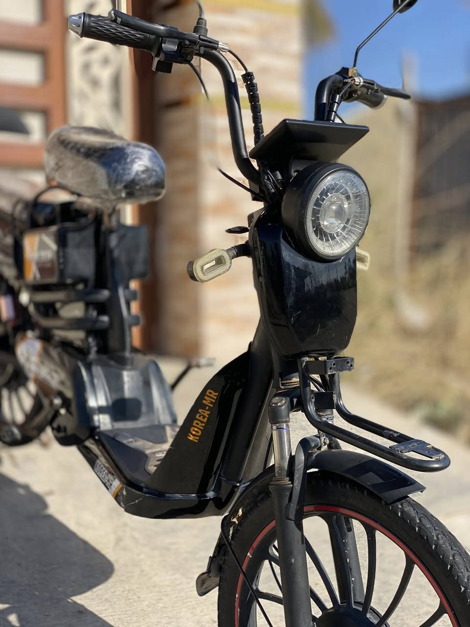 سلام عليكم دراجة شحن كاملة مكملة أي نقص مابيهة كلهة شغالة موديل ٢٤ بطاريات شرط عل فحص مكاني ديالى بعقوبة سعر ب٢٢٠وبيهة مجال رقم لهاتف ***********
