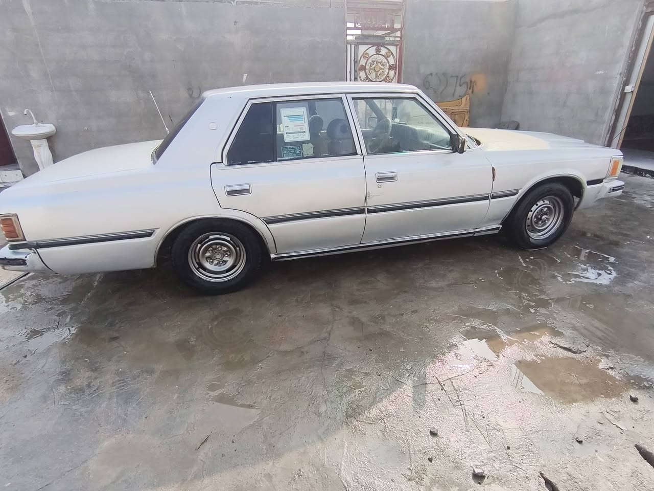 سلام عليكم سياره سوبر لبيع مكينه وكير بلاد مكينه بيه تبخير حداده جديده سياره جاهزه رقم نكليزي  سعره 28 وبيه مجال مكان بصره زبير.     رقم ***********
