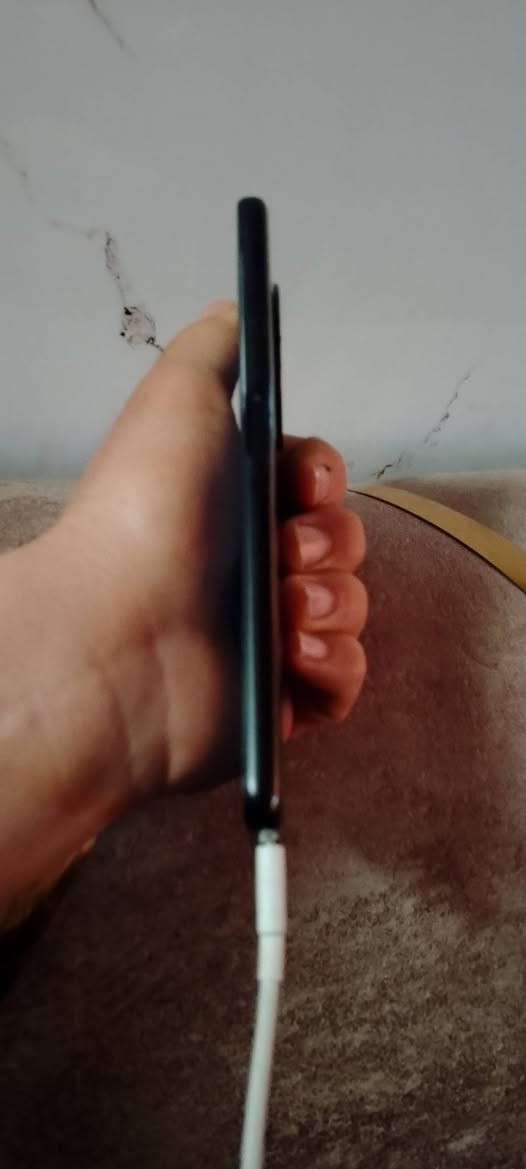 سلام عليكم لبيع هونر اكس 9 مكفول من عطل وتصليح تبديل شاشة 
 ذاكرة 256 سعر 100 شراي يجي خاص لو يتصل ***********
