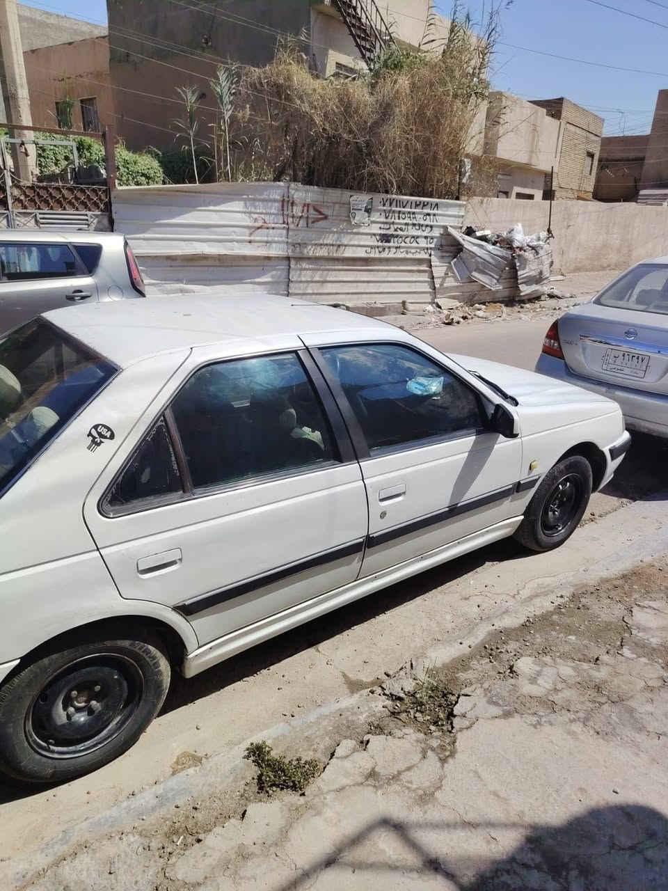 للبيع بيجو بارص 2011 مكفوله من كل النواحي تخم تاير شاشه كامره حساس خلفي صدر جديد لايت زنون سياره بسمي تحويل ثاني يوم السعر 45 بيهه مجال للشراي 
  رقم الهاتف ***********

