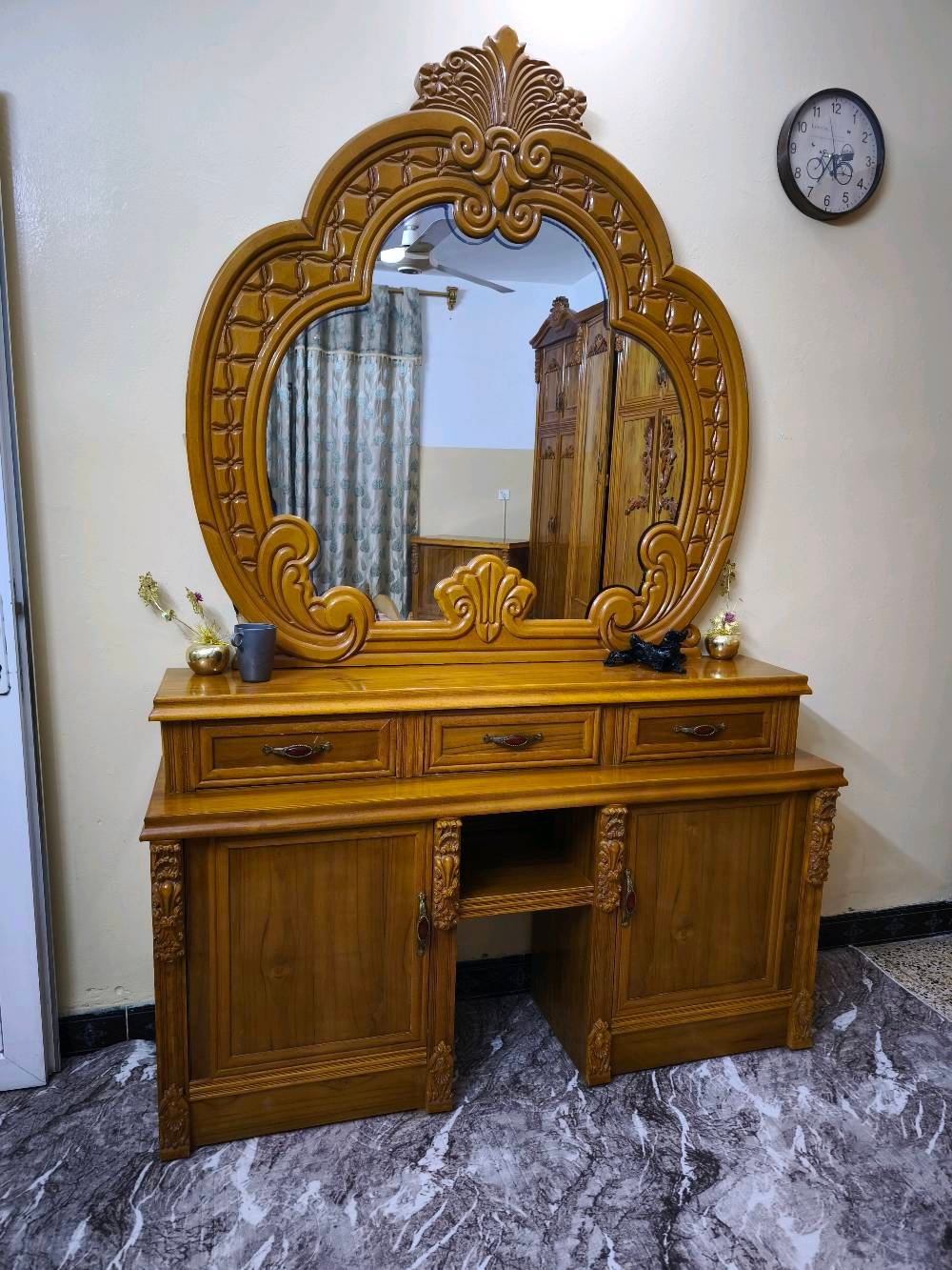 السلام عليكم غرفه صاج اخشاب عراقي 
جديده لوك السعر 2مليون وبيها مجال للطيبين
الرقم  صلاح الدين تكريت الشهامه 