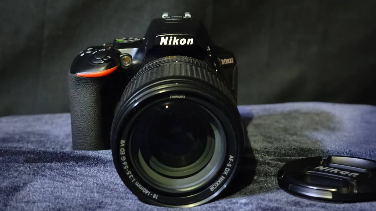 كامره نيكون 5600 نظافه 98 وعدسع 18.140 وبطاريه وحده وتوصاله لتحويل الصور من الكامره التلفون وكفر حامي شاشه العدسه
شاشه لمس و قلاب
تدعم Wi-Fi وتدعم البلوتوث
العدسة الاصلية 18 - 140 vr 
رام 32.توصاله لنقل الصور .
السعر 500 وبيه مجال 
بغداد مدينة الصدر 
انستا m_o_5.d
*********** واتساب هاتف 
تيليجرام m_o_5d@
