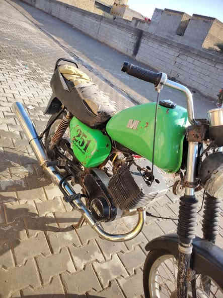 سلام عليكم من رخصت مديرالكروب دراجه ٢٠٠١للبيع شاصي مكفول كهرباءيات شغاله دراجه عوزه ترتيب كلش بصيط السعر عله هاذه الرقم ***********
