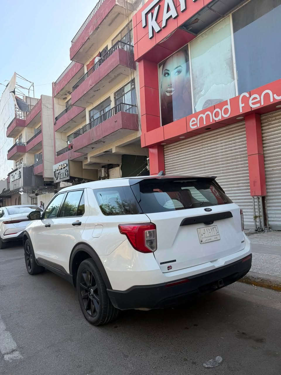حالين موجوده بغداد السياره 
بسعر مناسب 
رقم الهاتف : ***********

فورد اكسبلورر بوليسي هايبرد   4WD

الموديل : 2021

اللون : أبيض 

 العداد :50 الف كيلو 

الضرر :  جاملغ  امامي مبدل و مصبوغ وبنيد مصبوغ 

 صور الحادث مرفقة في الصور 

مرقمة بغداد باسمي تحويل ثاني يوم 

المواصفات : مواصفات البوليسي معروفه 

4*4 (AWD)
مفتاح  تشغيل
كراسي امامي كهربائي 
كراسي الخلفي جلد منفصل
حساسات خلفية
لد امامي وخلفي 
بلاجيكتور
تبريد خلفي
عدد المقاعد (7) راكب
نقطة عمياء
كاميرة خلفية
كشافات
اوتو ستوب
دبل صالنصه
محرك 3300 كهوبائي مهجن هايبرد
